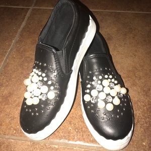 Pearl leather shoes